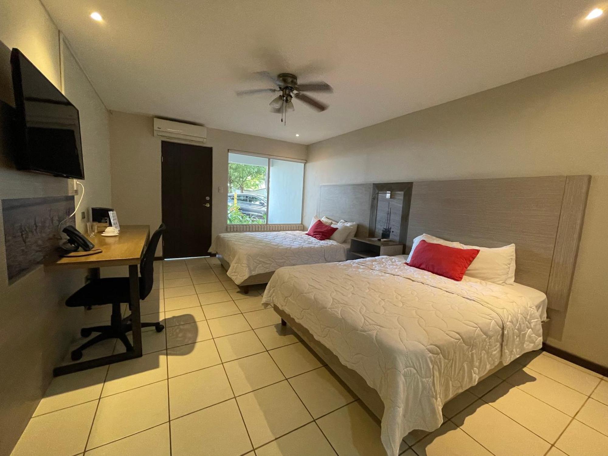 Puerto Azul Hotel بونتاريناس المظهر الخارجي الصورة
