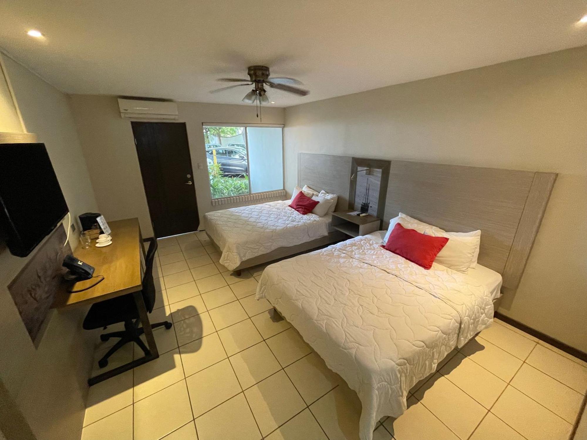 Puerto Azul Hotel بونتاريناس المظهر الخارجي الصورة